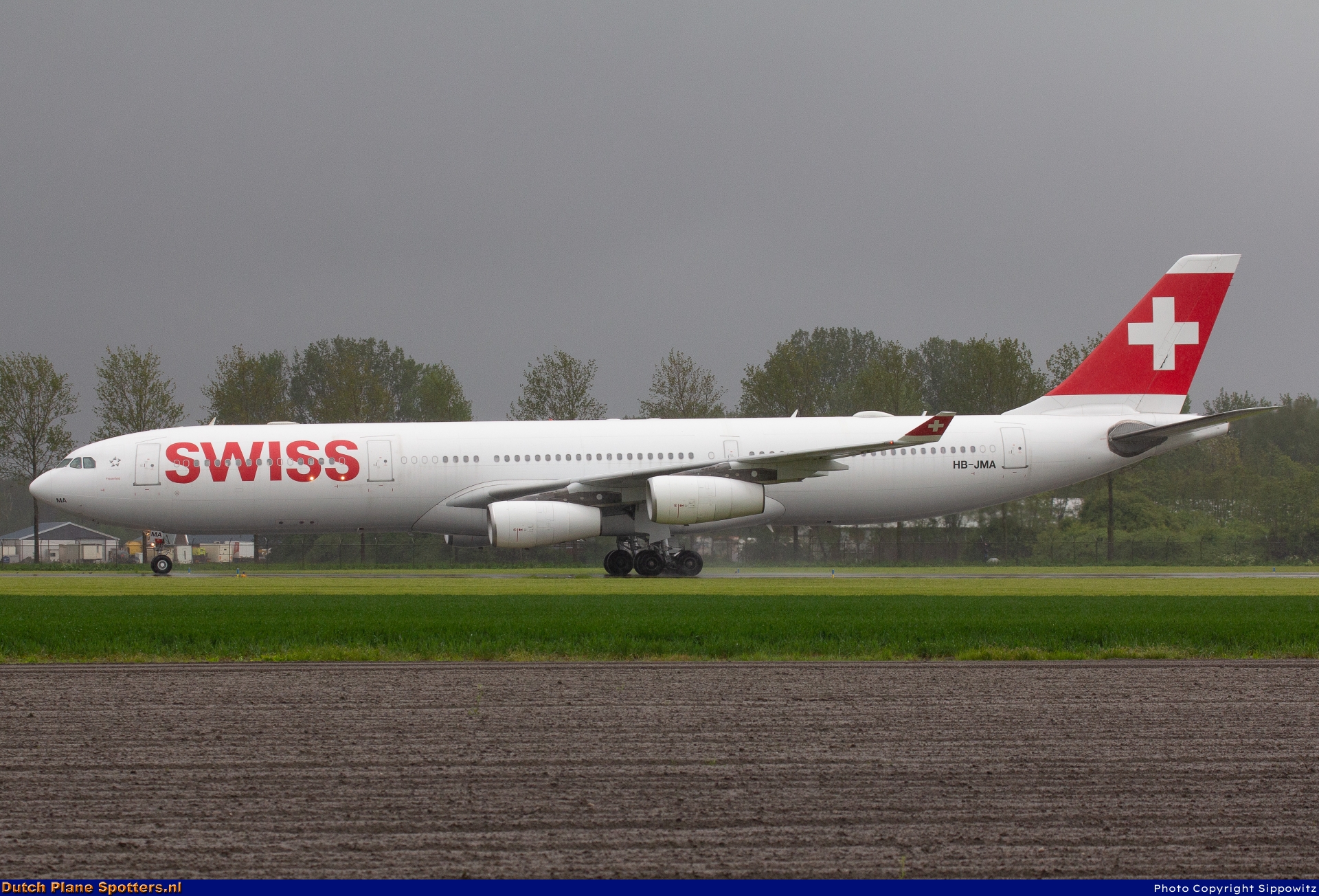 HB-JMA Airbus A340-300 Swiss International Air Lines by Sippowitz
