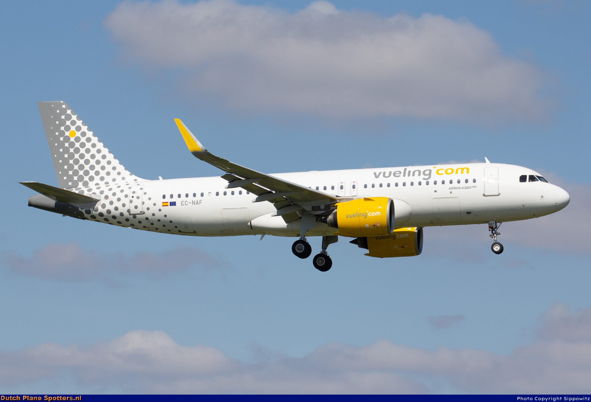 EC-NAF Airbus A320neo Vueling.com by Sippowitz