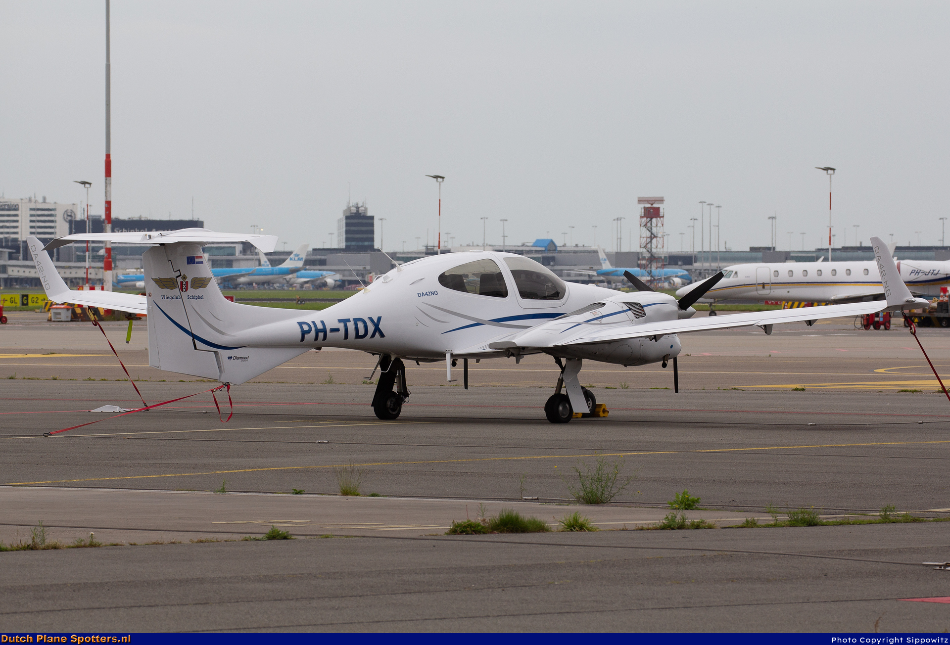 PH-TDX Diamond DA-42 Twin Star Vliegclub Schiphol by Sippowitz