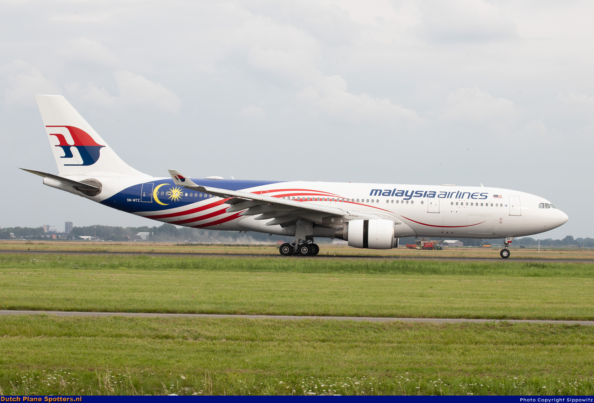 9M-MTZ Airbus A330-200 Malaysia Airlines by Sippowitz