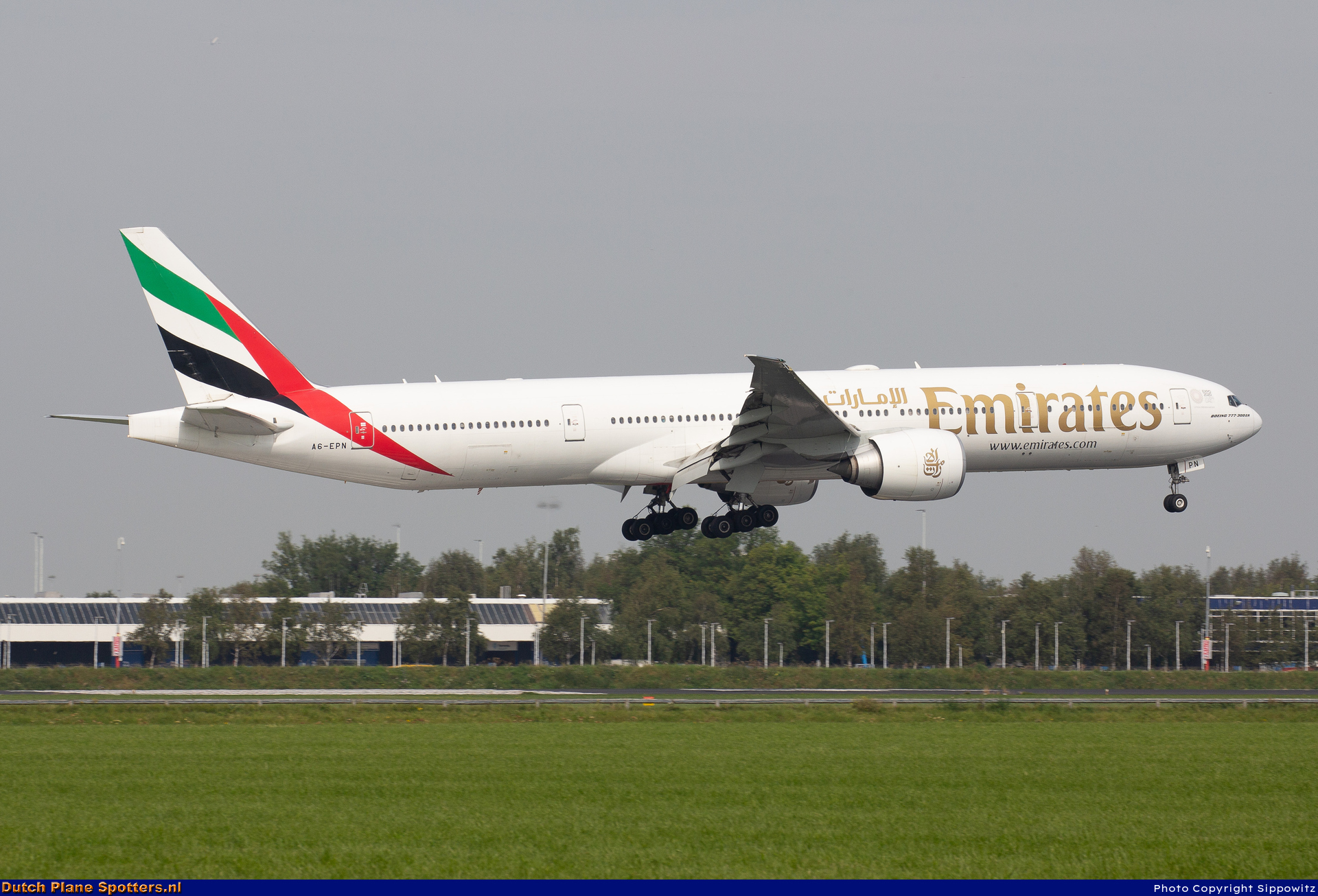 A6-EPN Boeing 777-300 Emirates by Sippowitz