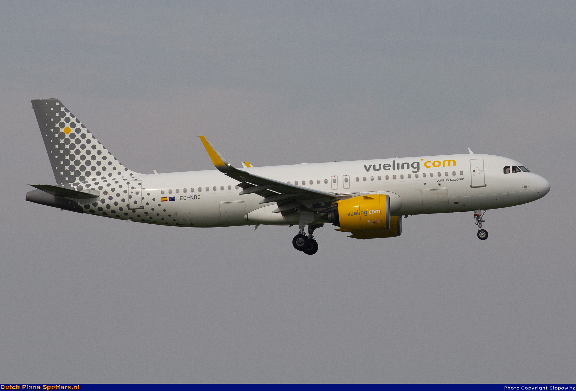 EC-NDC Airbus A320neo Vueling.com by Sippowitz