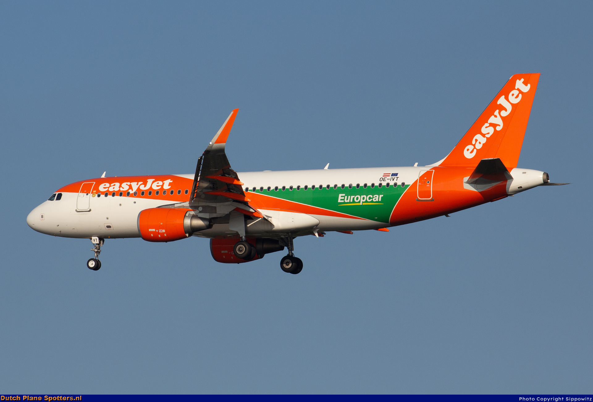 OE-IVT Airbus A320 easyJet Europe by Sippowitz