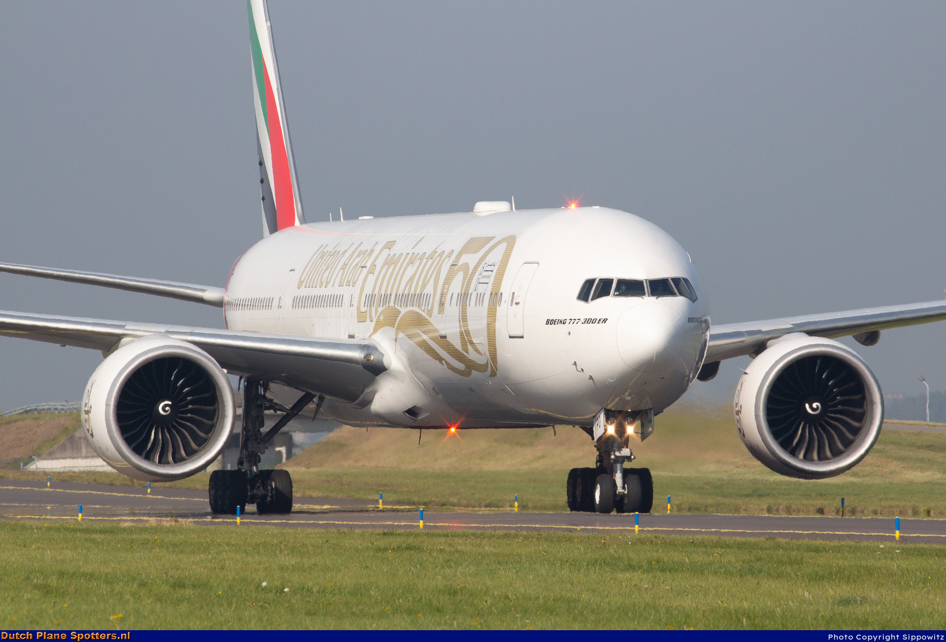 A6-EPO Boeing 777-300 Emirates by Sippowitz