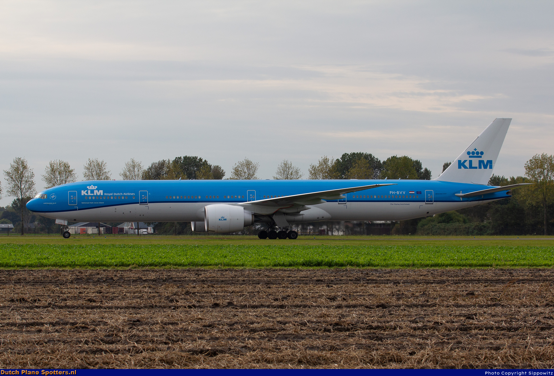 PH-BVV Boeing 777-300 KLM Royal Dutch Airlines by Sippowitz