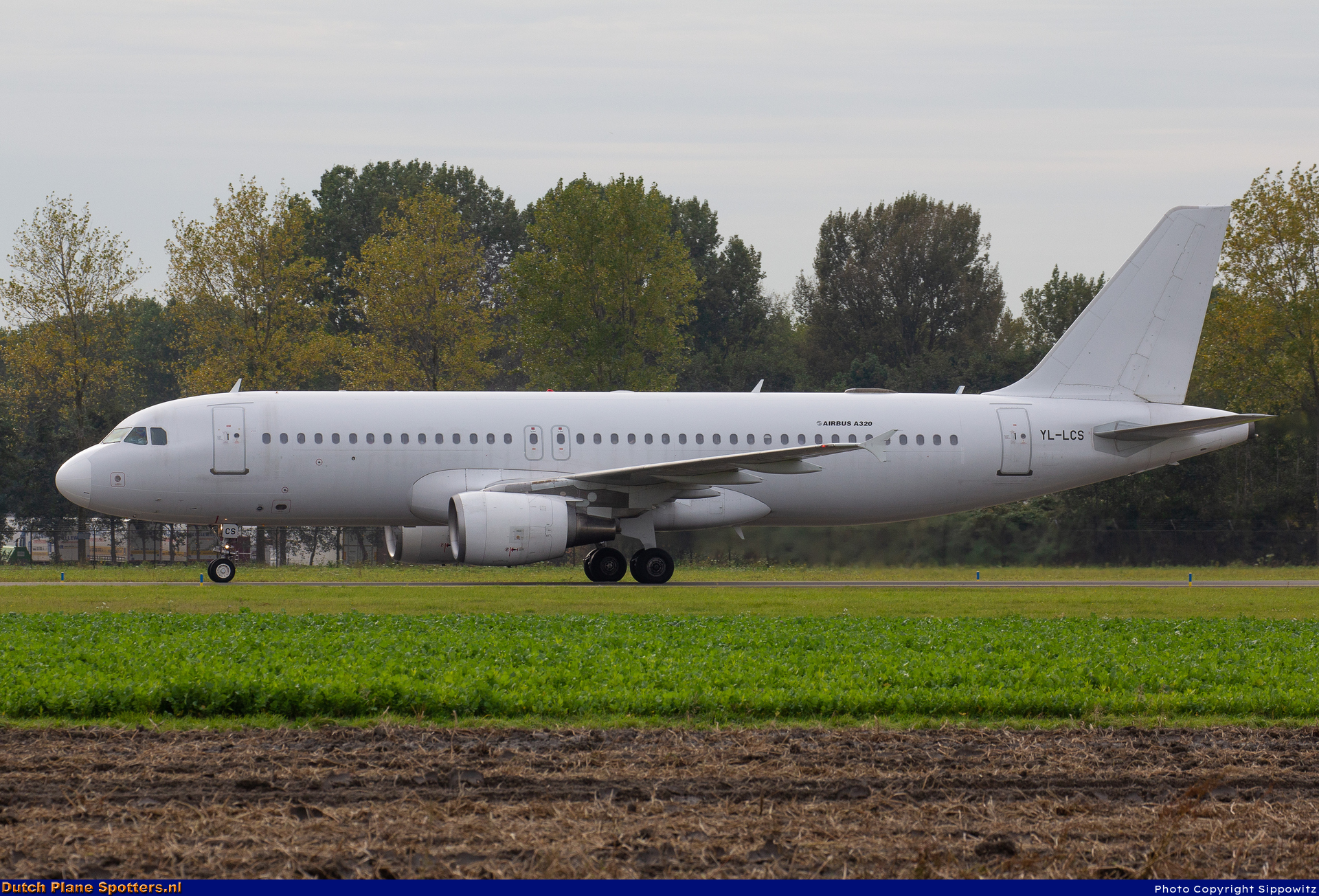YL-LCS Airbus A320 SmartLynx Airlines by Sippowitz