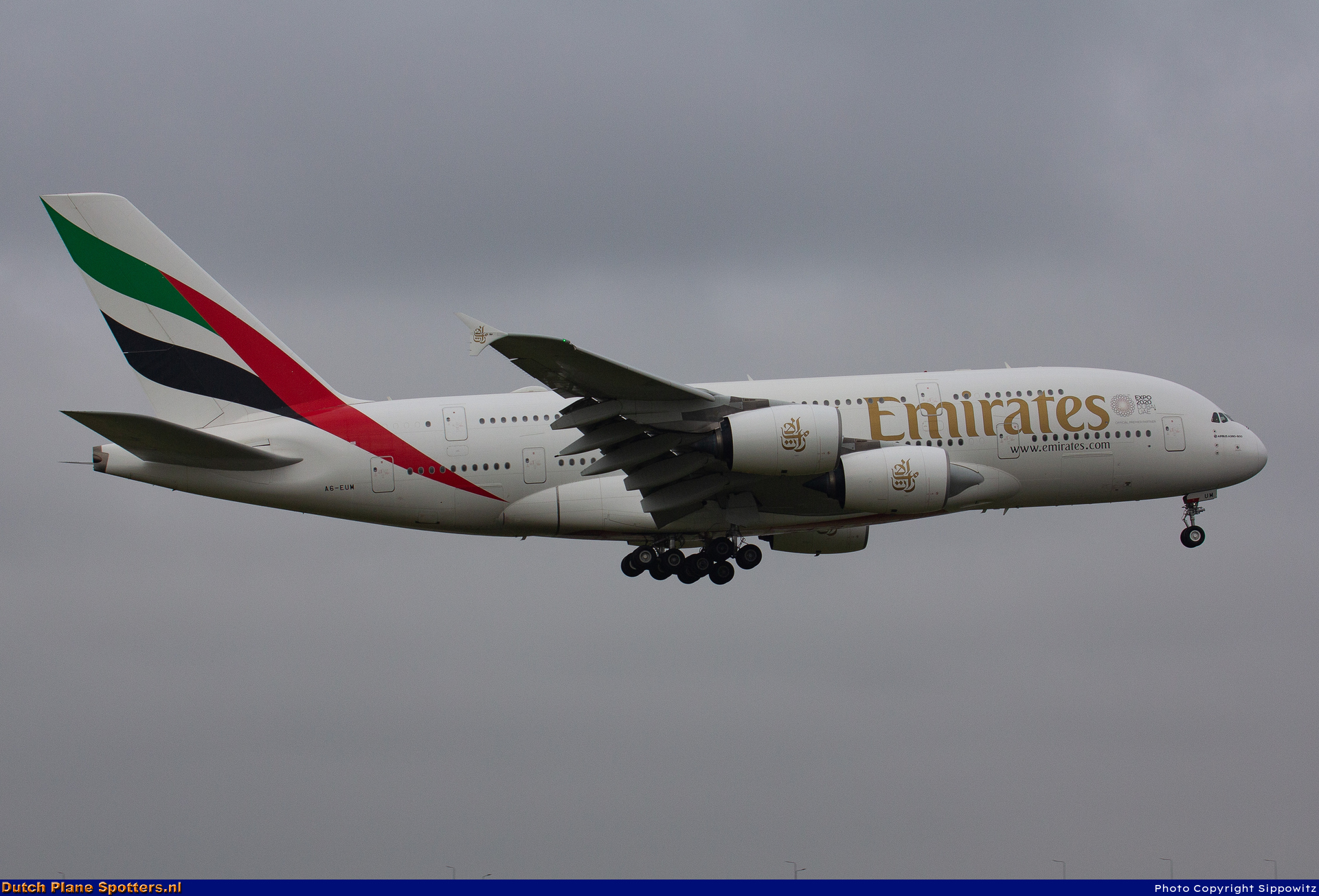 A6-EUM Airbus A380-800 Emirates by Sippowitz