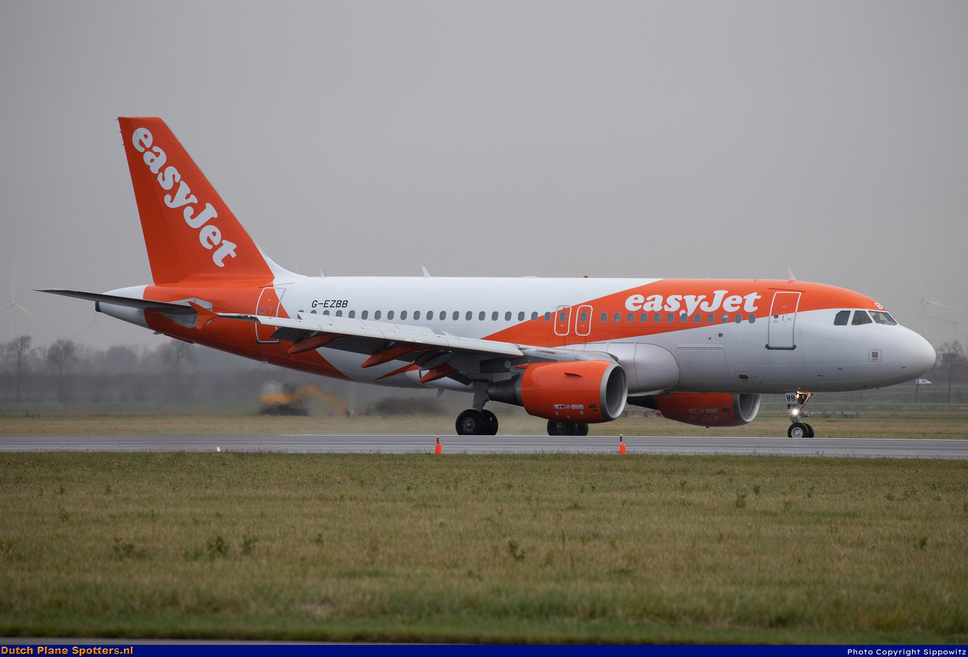 G-EZBB Airbus A319 easyJet by Sippowitz