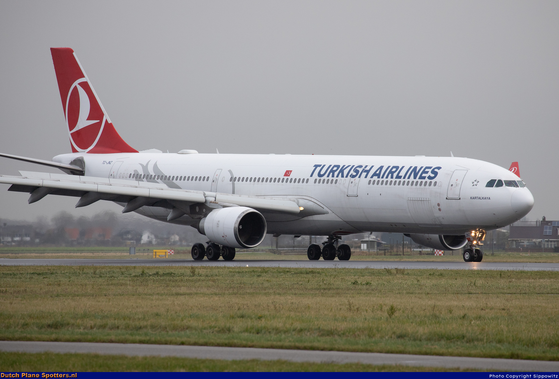 TC-JNZ Airbus A330-300 Turkish Airlines by Sippowitz