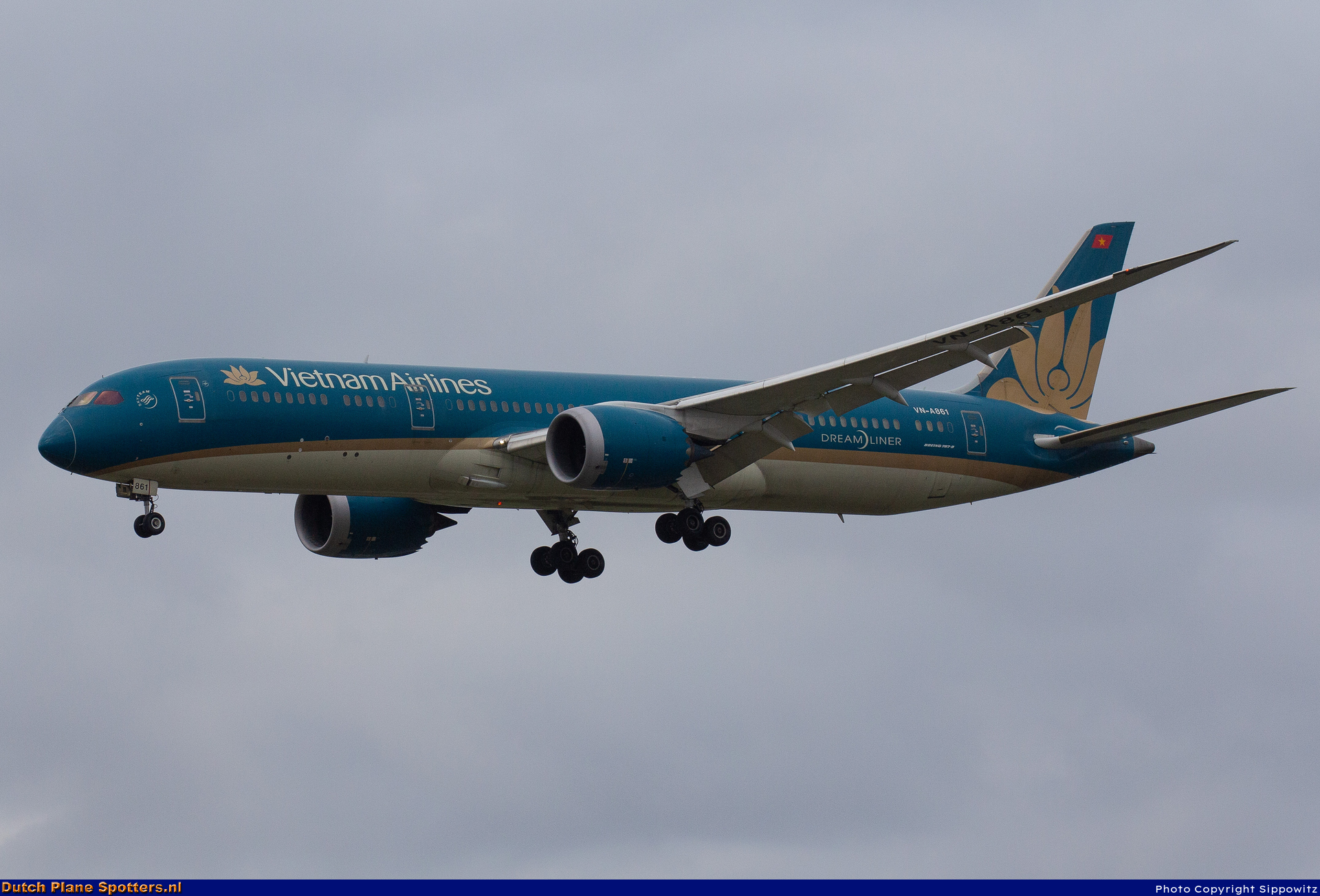 VN-A861 Boeing 787-9 Dreamliner Vietnam Airlines by Sippowitz