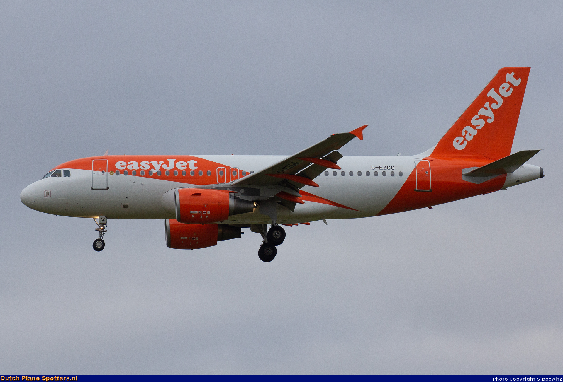 G-EZGG Airbus A319 easyJet by Sippowitz
