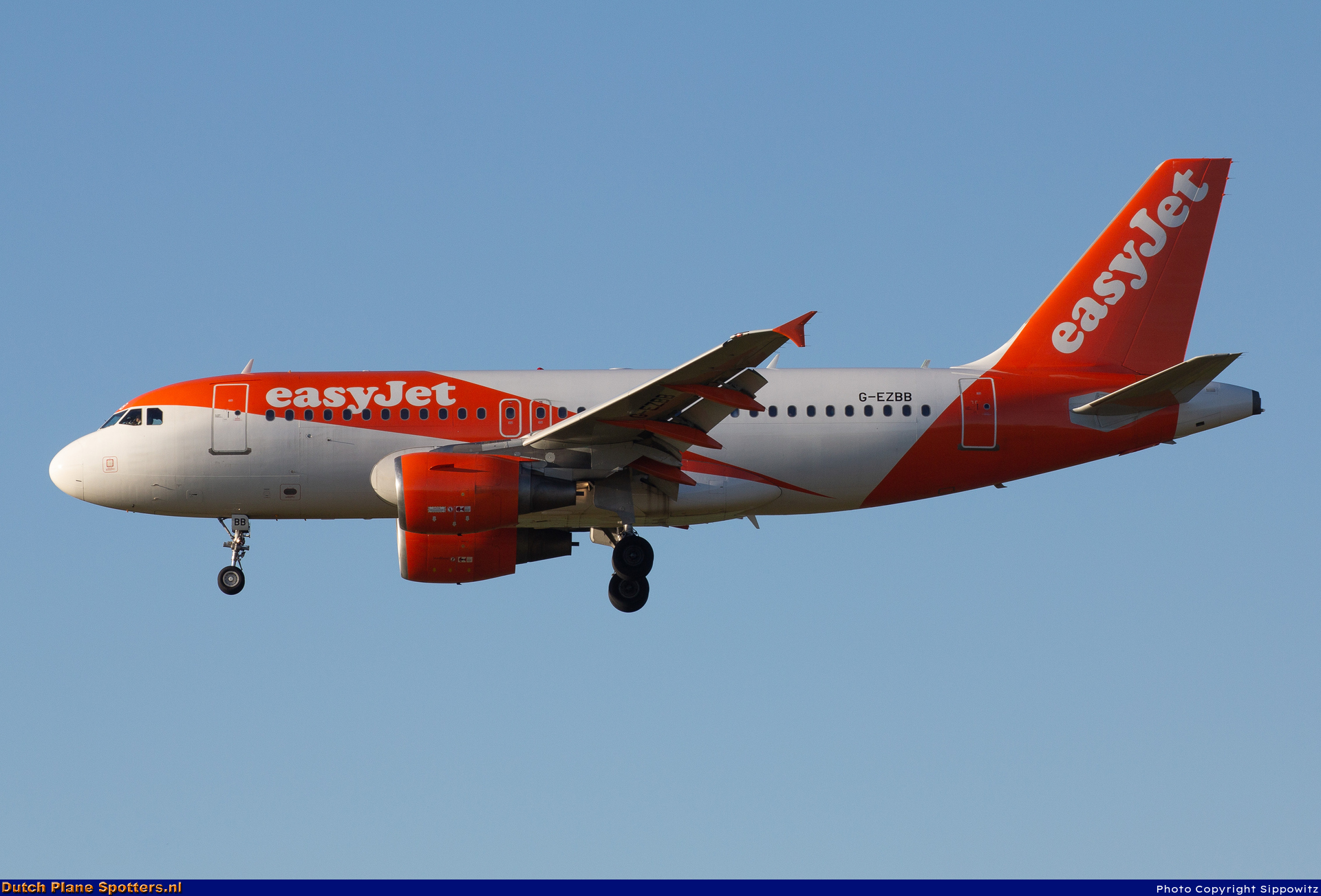 G-EZBB Airbus A319 easyJet by Sippowitz
