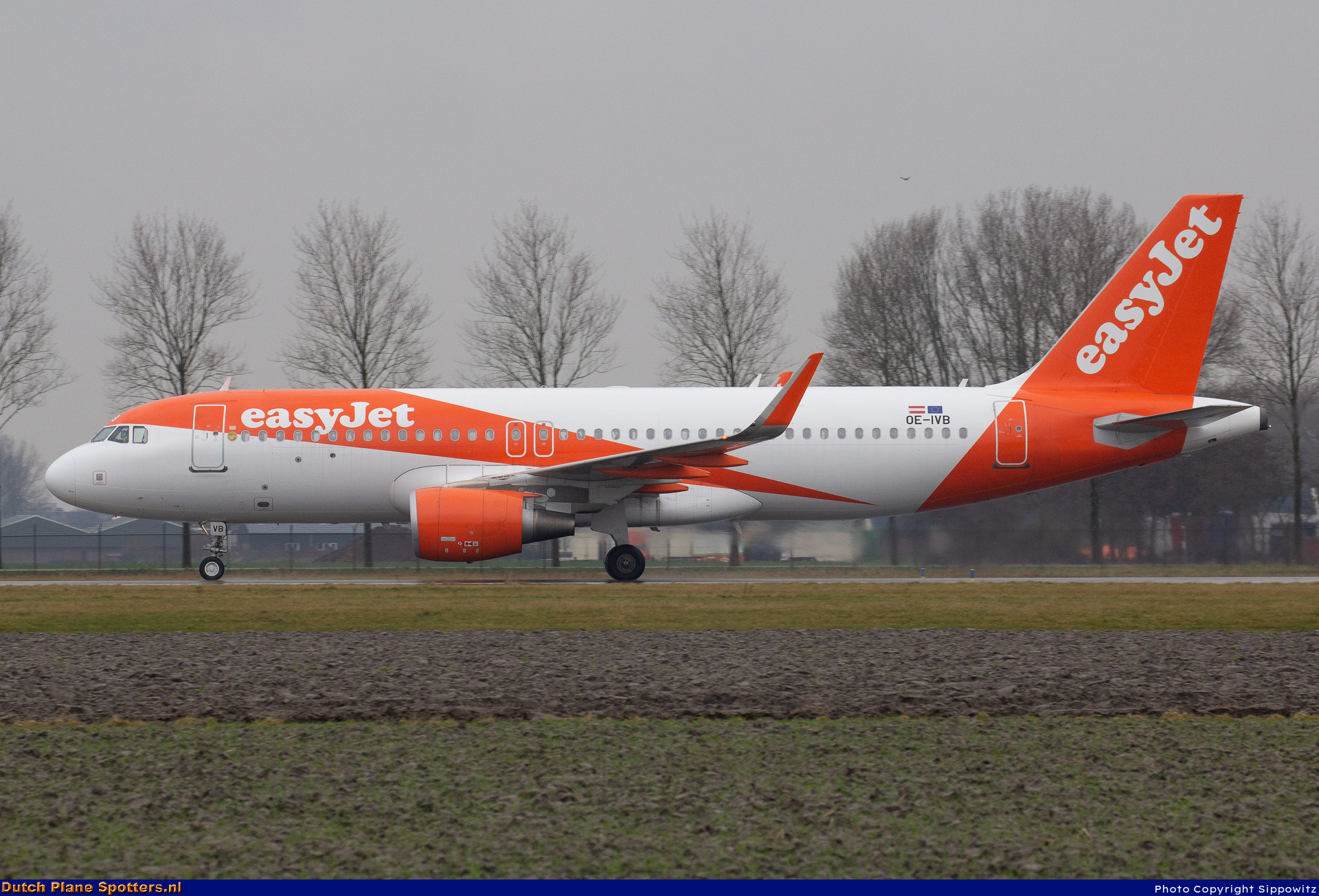 OE-IVB Airbus A320 easyJet Europe by Sippowitz