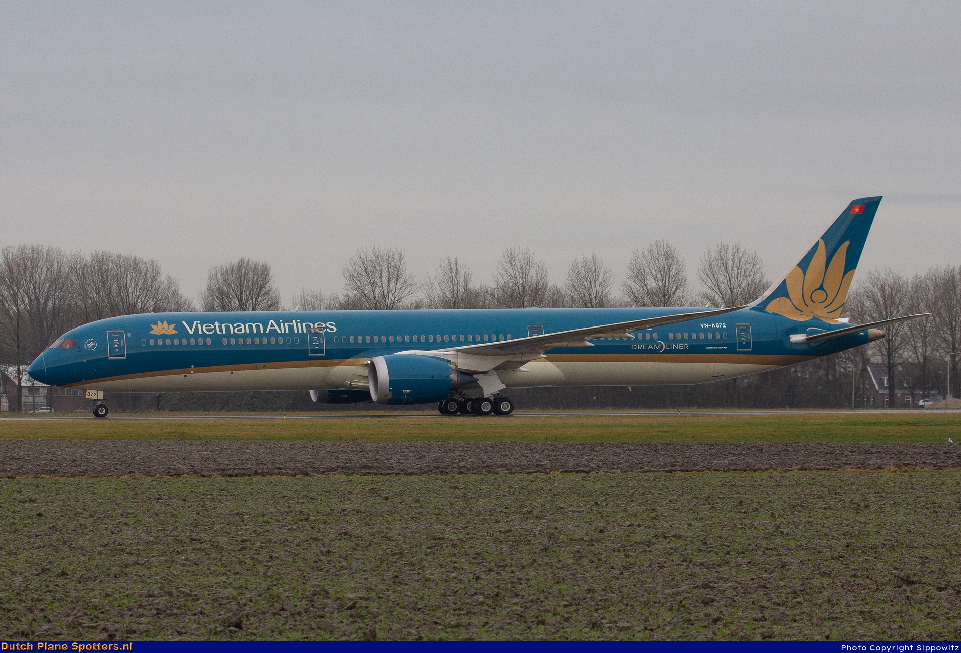 VN-A872 Boeing 787-10 Dreamliner Vietnam Airlines by Sippowitz