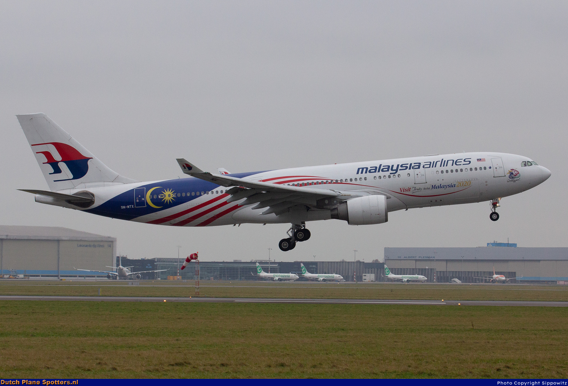 9M-MTX Airbus A330-200 Malaysia Airlines by Sippowitz