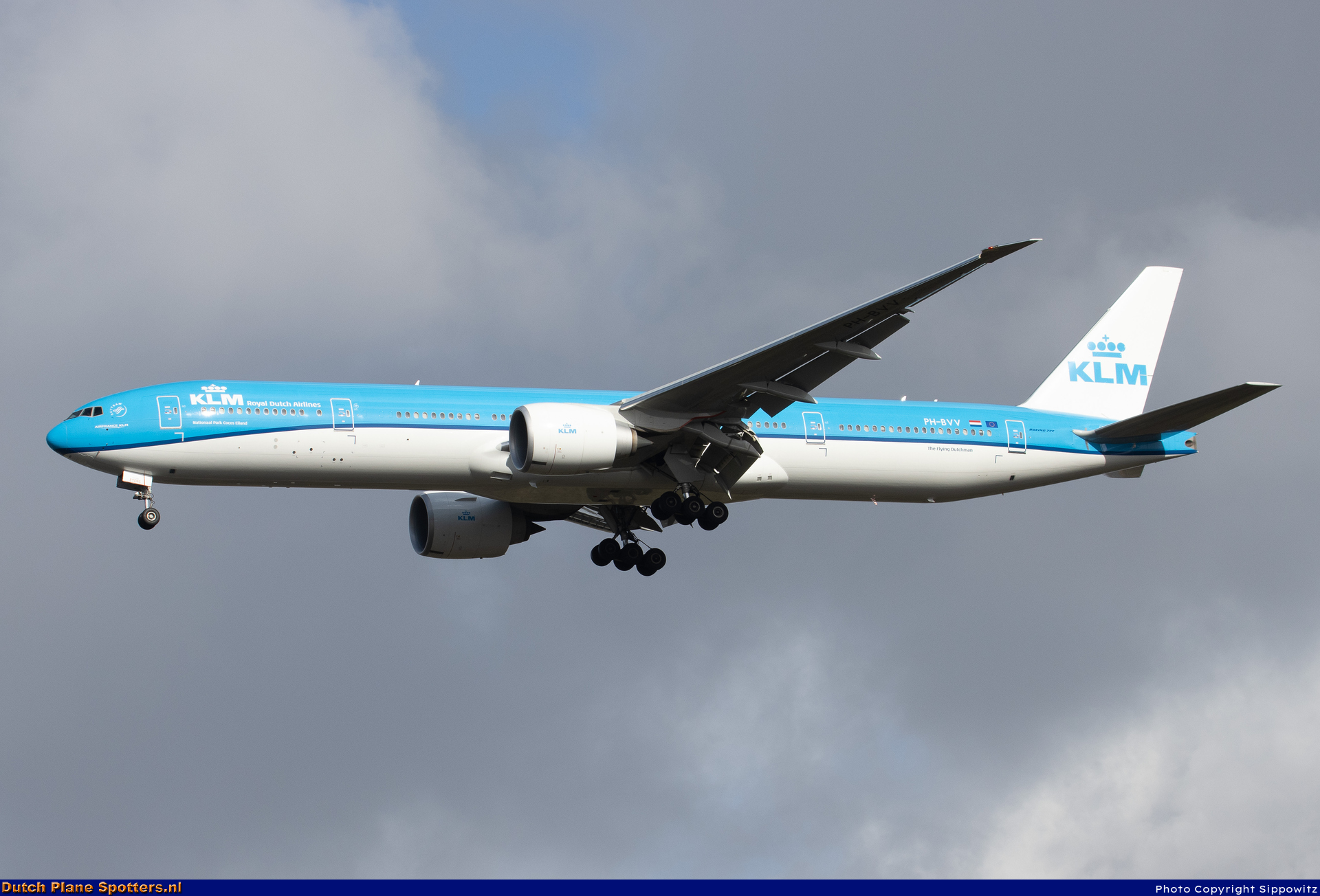 PH-BVV Boeing 777-300 KLM Royal Dutch Airlines by Sippowitz