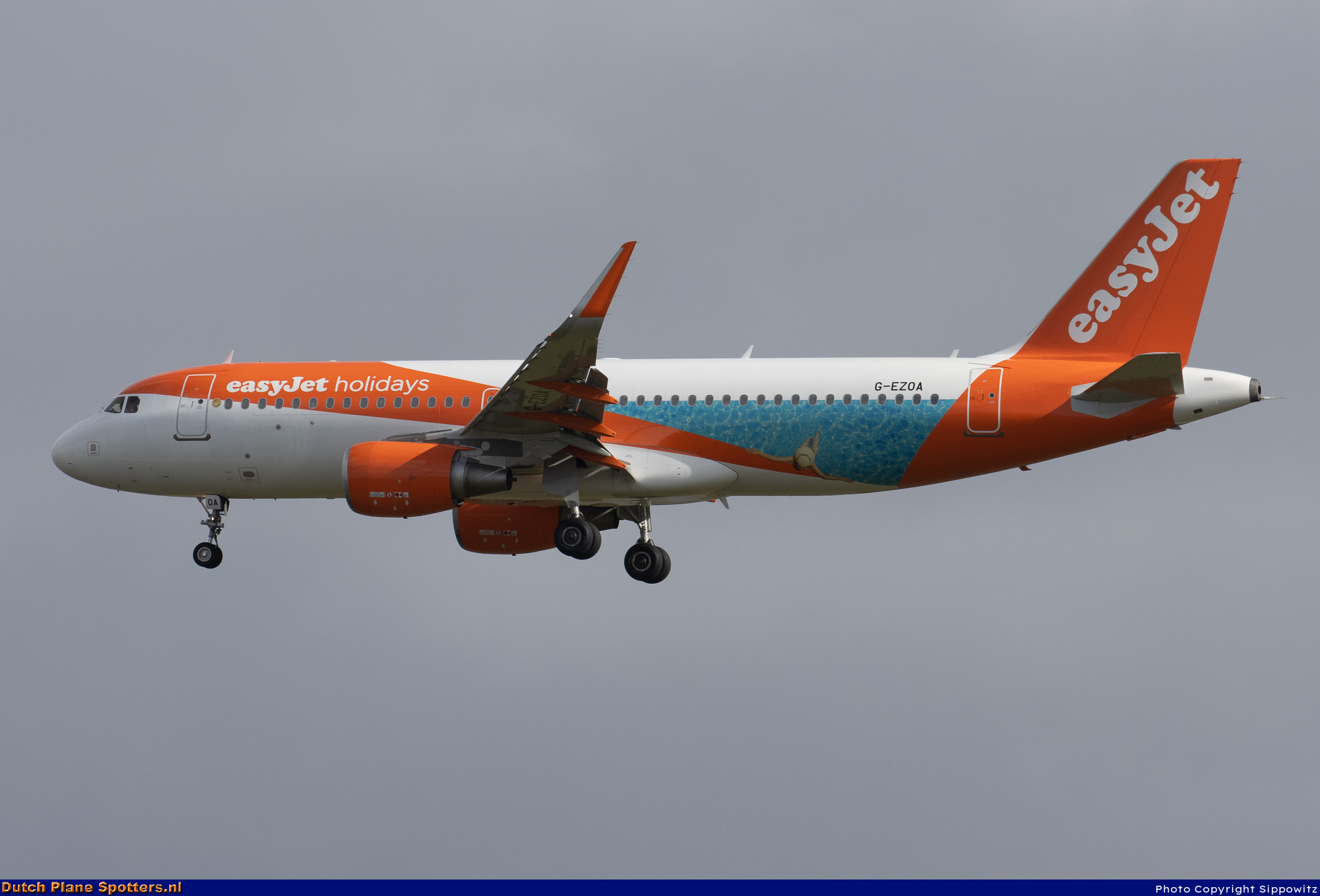 G-EZOA Airbus A320 easyJet by Sippowitz