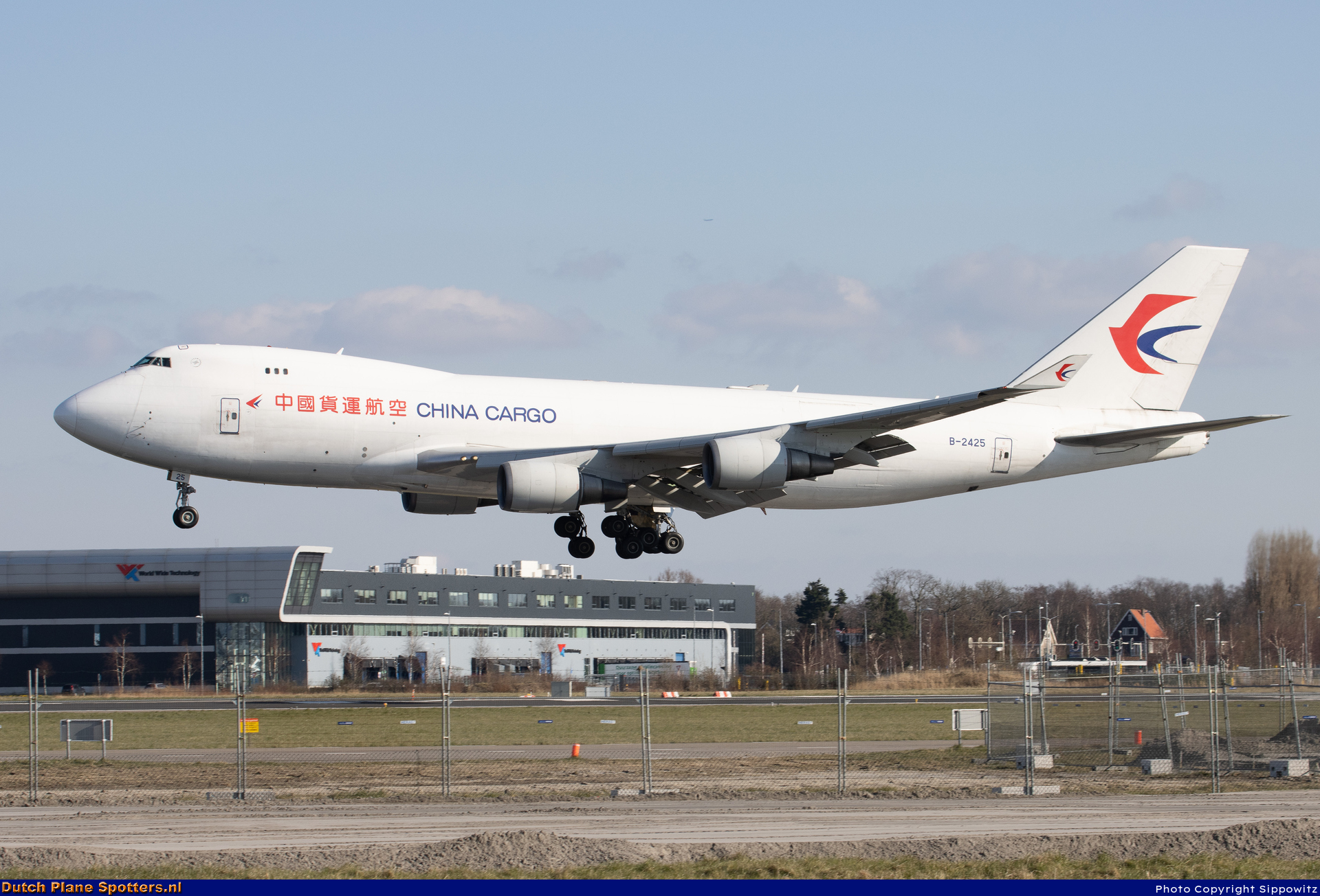 B-2425 Boeing 747-400 China Cargo Airlines by Sippowitz