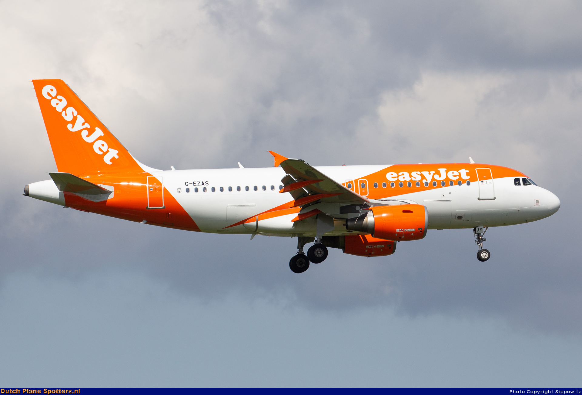 G-EZAS Airbus A319 easyJet by Sippowitz