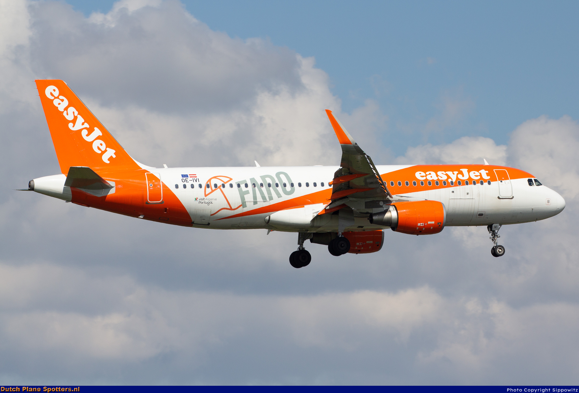 OE-IVI Airbus A320 easyJet Europe by Sippowitz