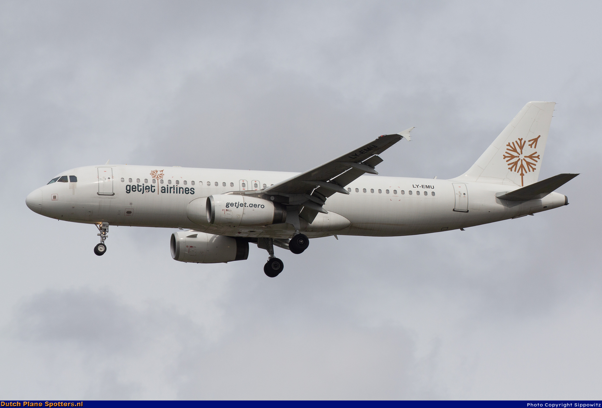 LY-EMU Airbus A320 GetJet Airlines by Sippowitz