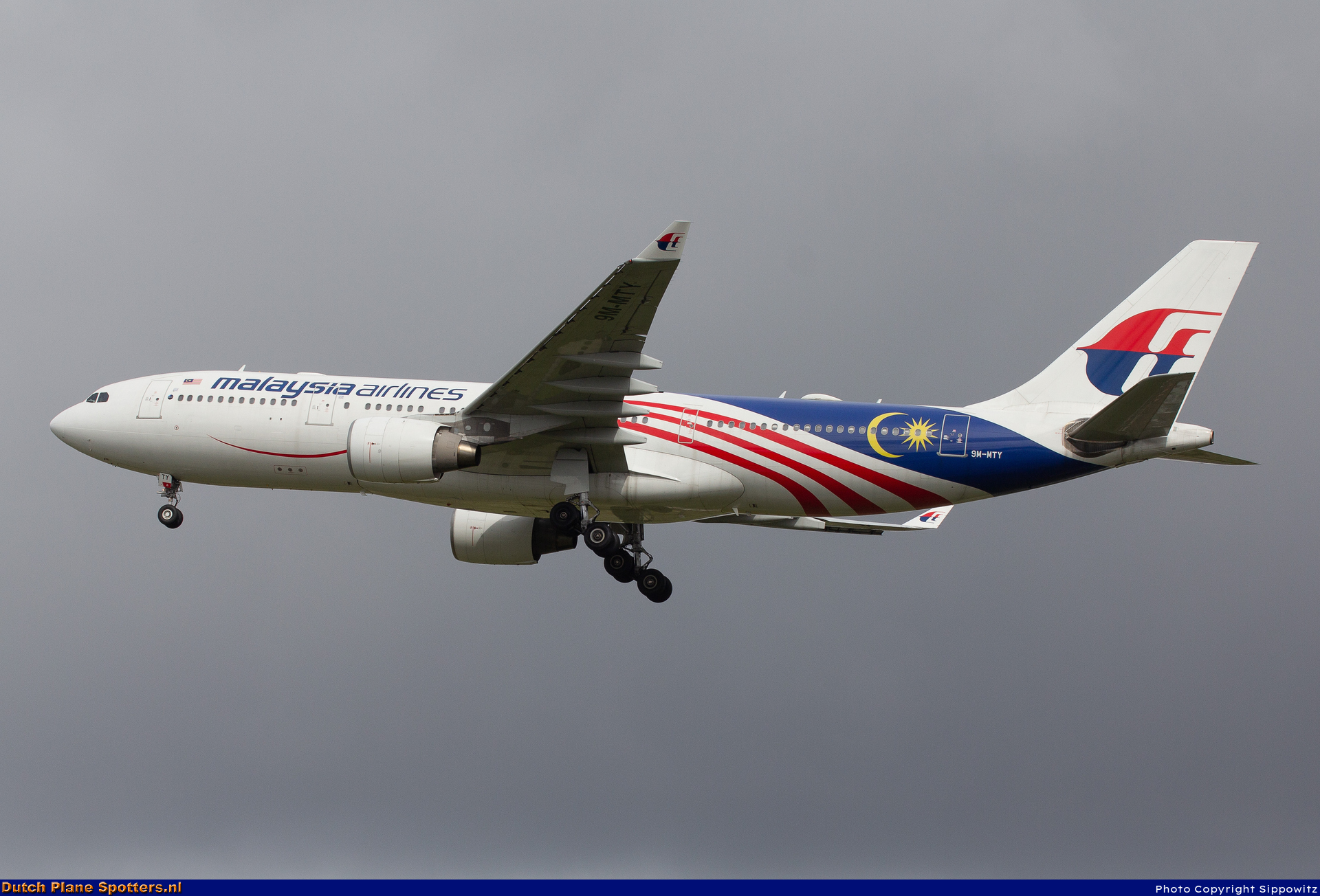 9M-MTY Airbus A330-200 Malaysia Airlines by Sippowitz