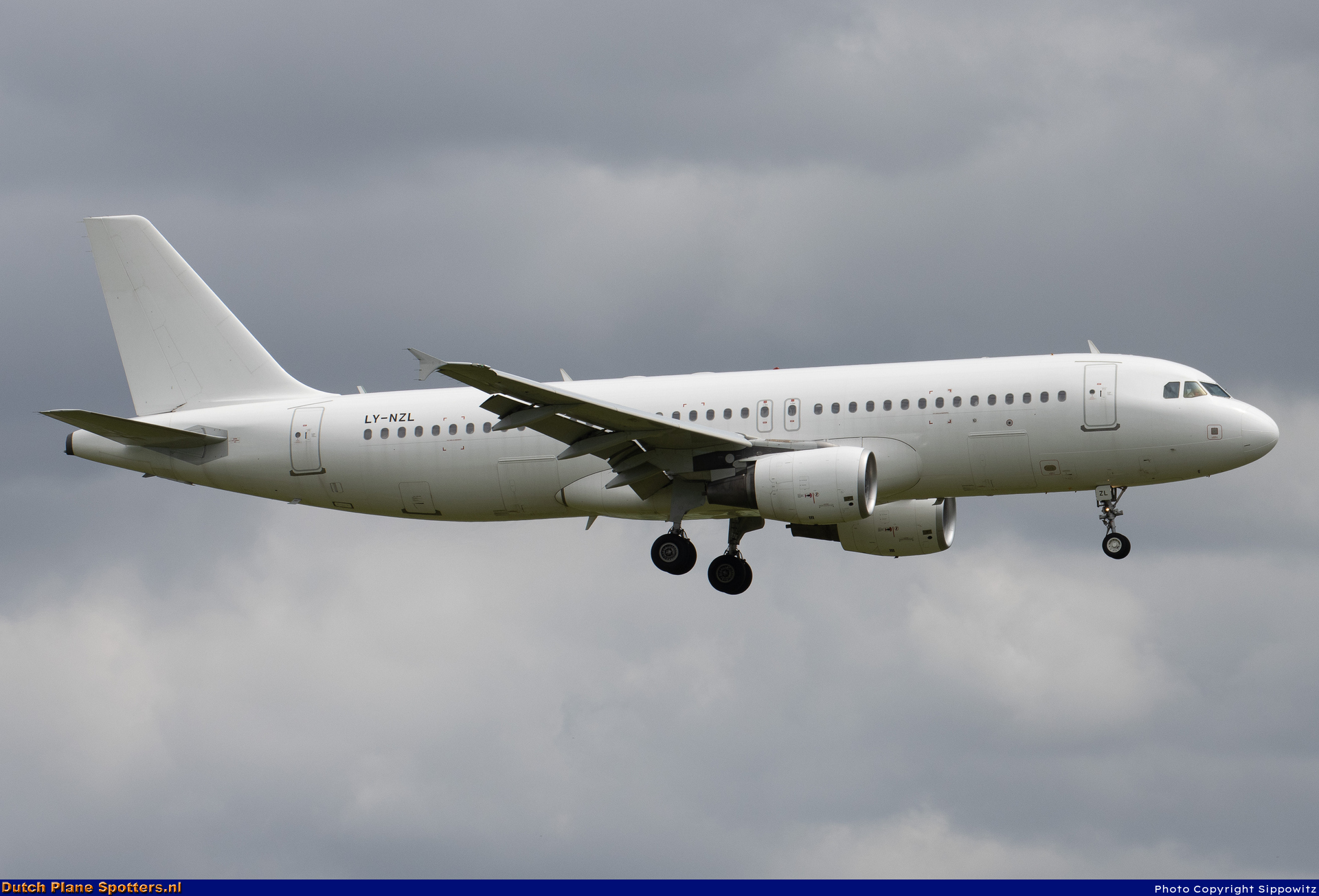 LY-NZL Airbus A320 Heston Airlines by Sippowitz