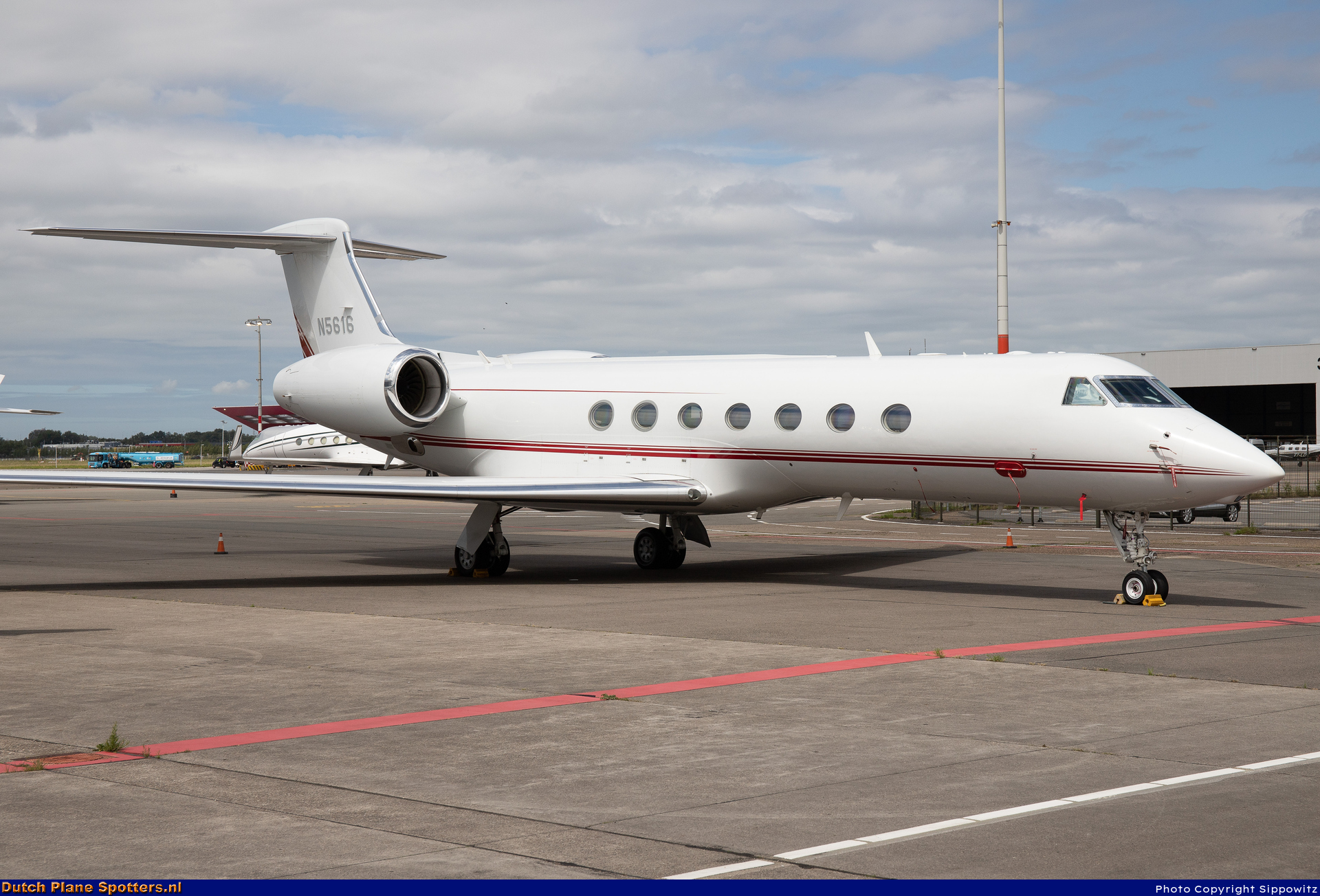 N5616 Gulfstream G-V Global Air Charters by Sippowitz