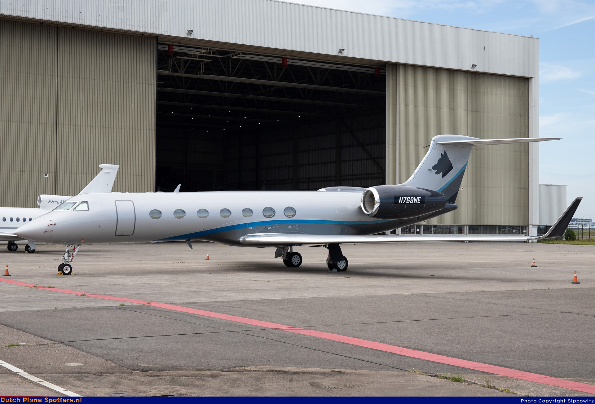 N769WE Gulfstream G550 Private by Sippowitz