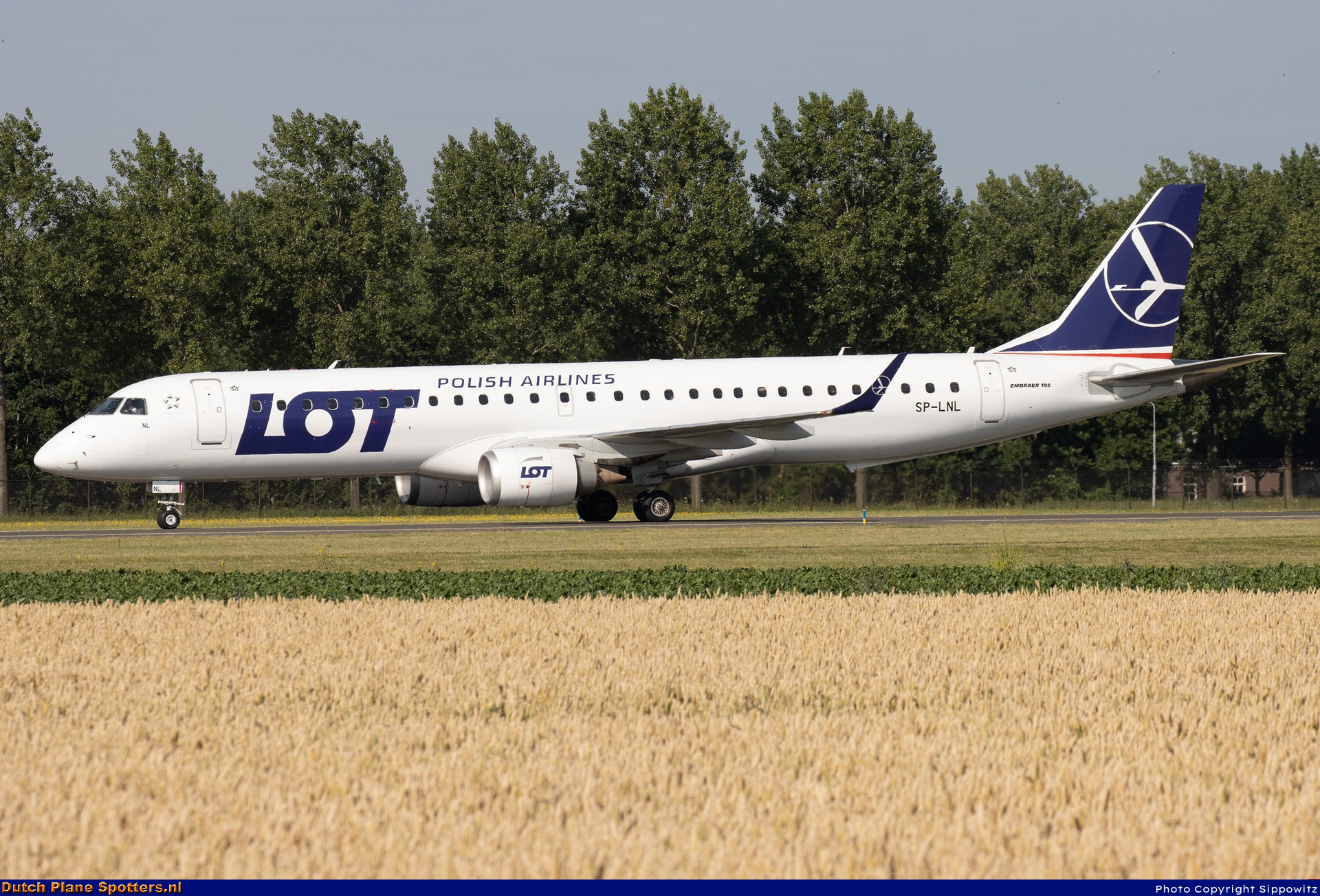 SP-LNL Embraer 195 LOT Polish Airlines by Sippowitz