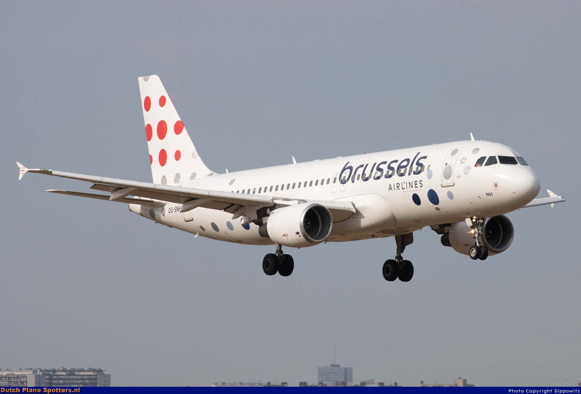 OO-SNH Airbus A320 Brussels Airlines by Sippowitz
