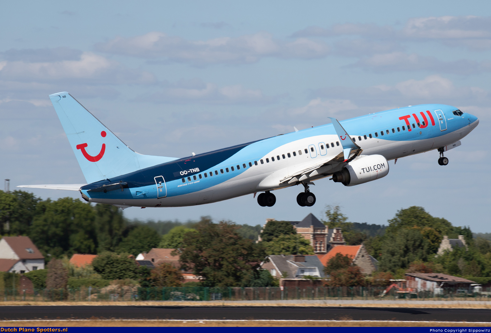 OO-TNB Boeing 737-800 TUI Airlines Belgium by Sippowitz