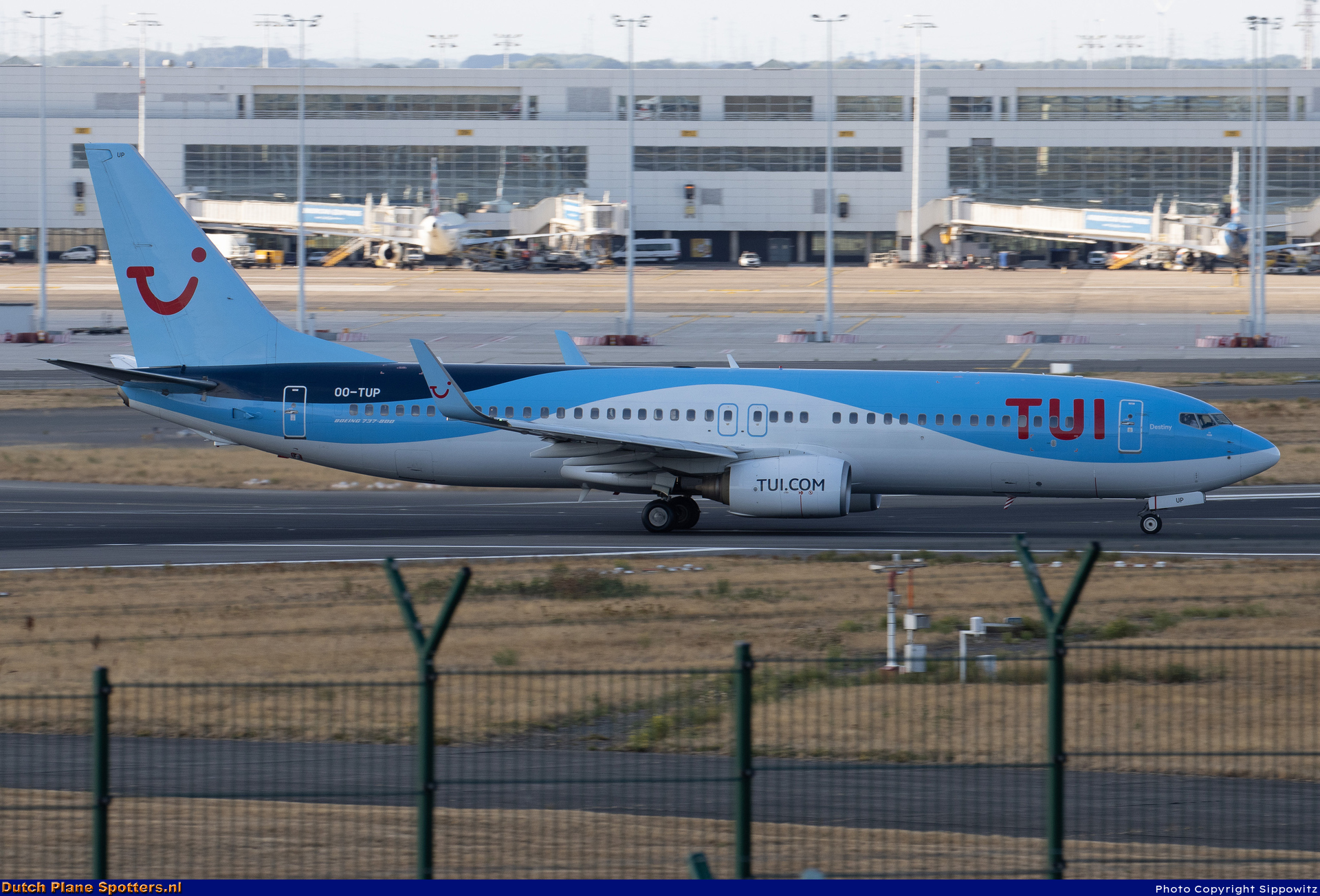 OO-TUP Boeing 737-800 TUI Airlines Belgium by Sippowitz