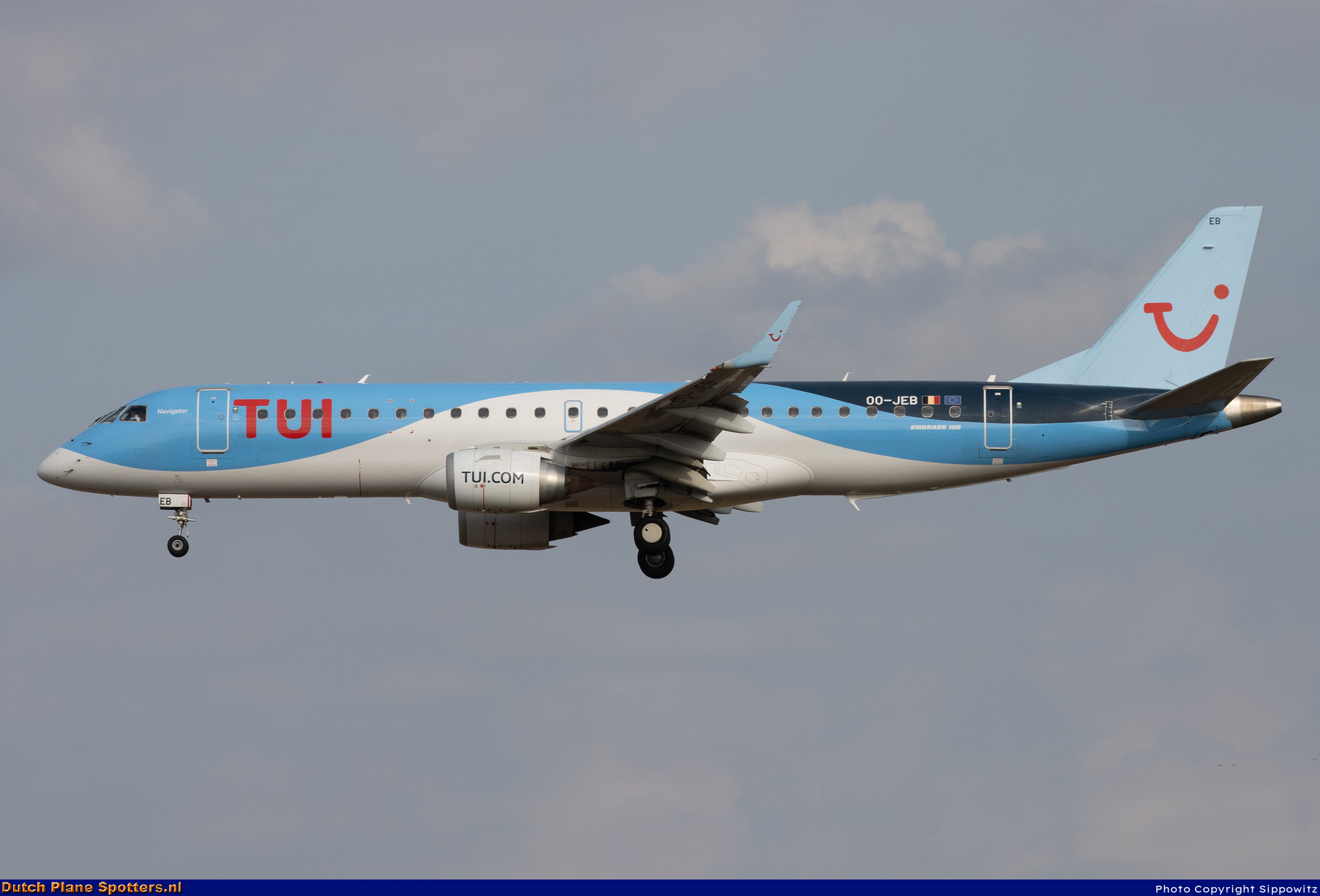 OO-JEB Embraer 190 TUI Airlines Belgium by Sippowitz