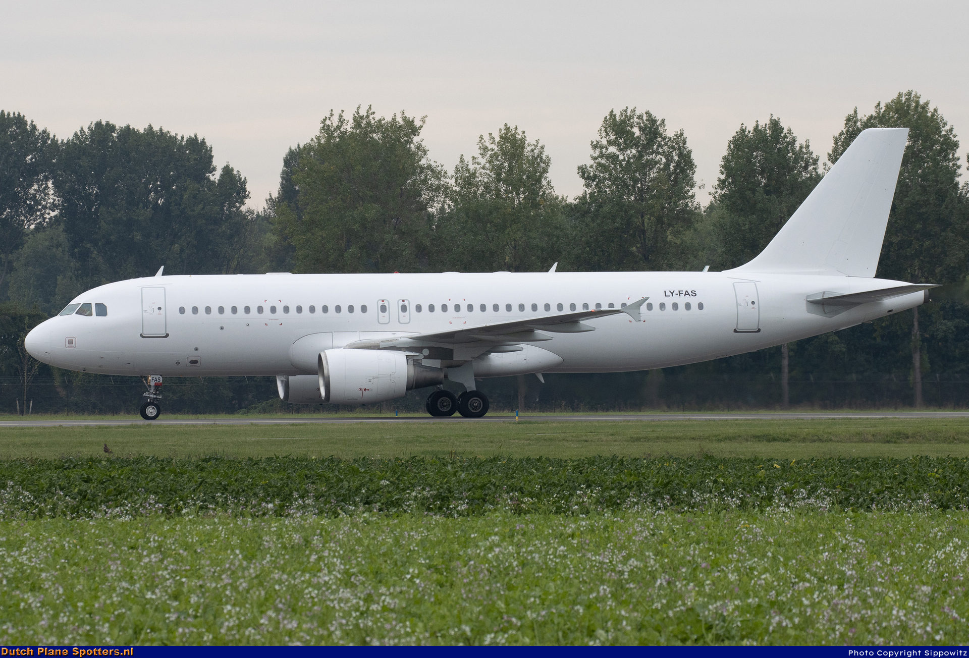 LY-FAS Airbus A320 GetJet Airlines by Sippowitz