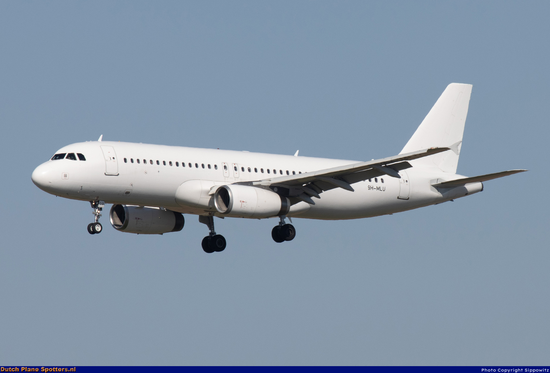 9H-MLU Airbus A320 Avion Express Malta by Sippowitz