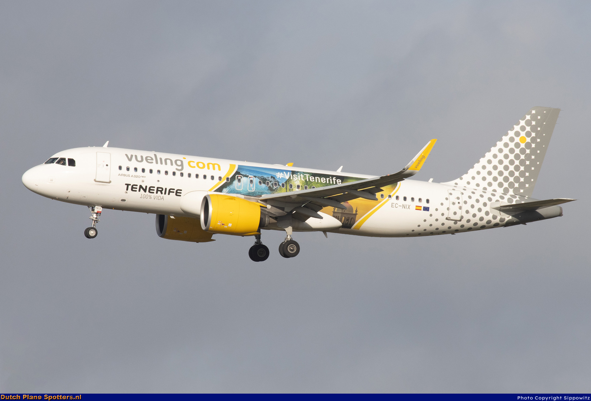 EC-NIX Airbus A320neo Vueling.com by Sippowitz