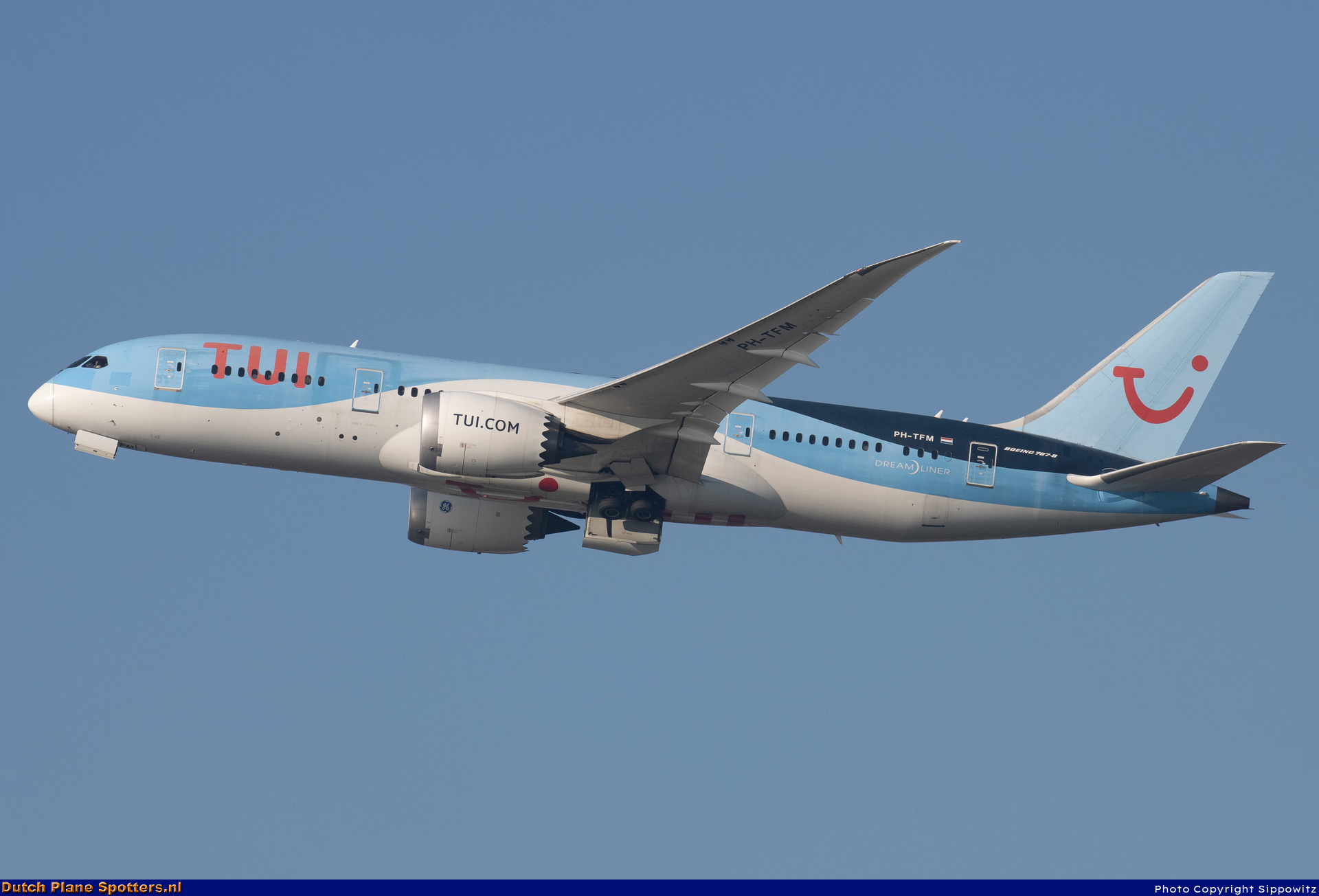 PH-TFM Boeing 787-8 Dreamliner TUI Airlines Netherlands by Sippowitz