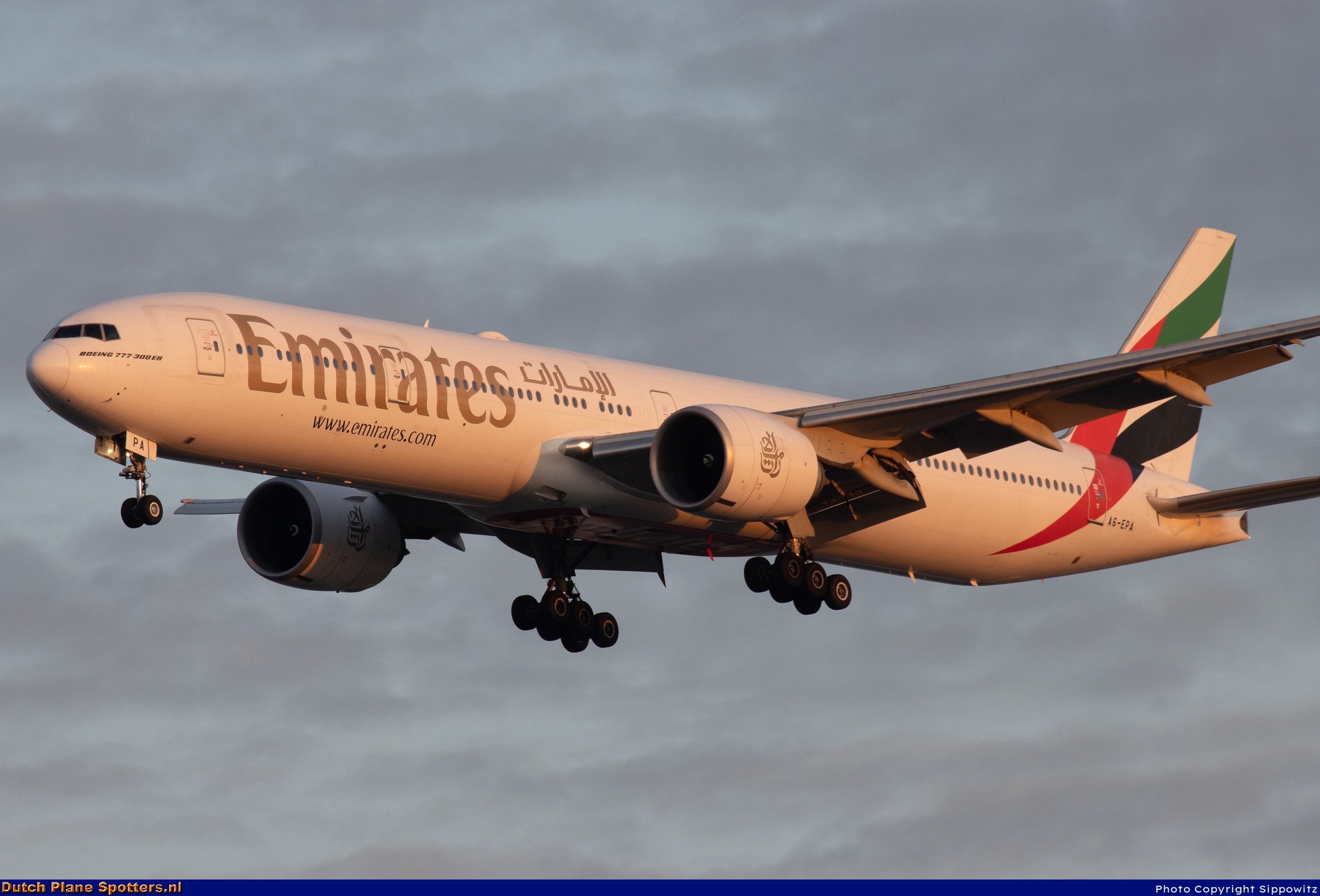 A6-EPA Boeing 777-300 Emirates by Sippowitz