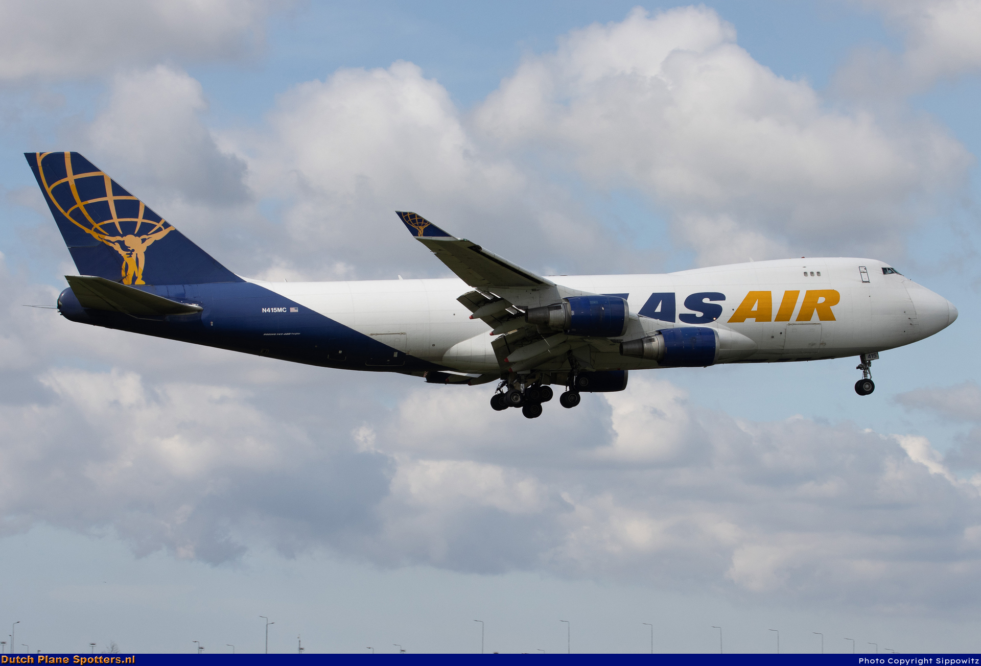 N415MC Boeing 747-400 Atlas Air by Sippowitz