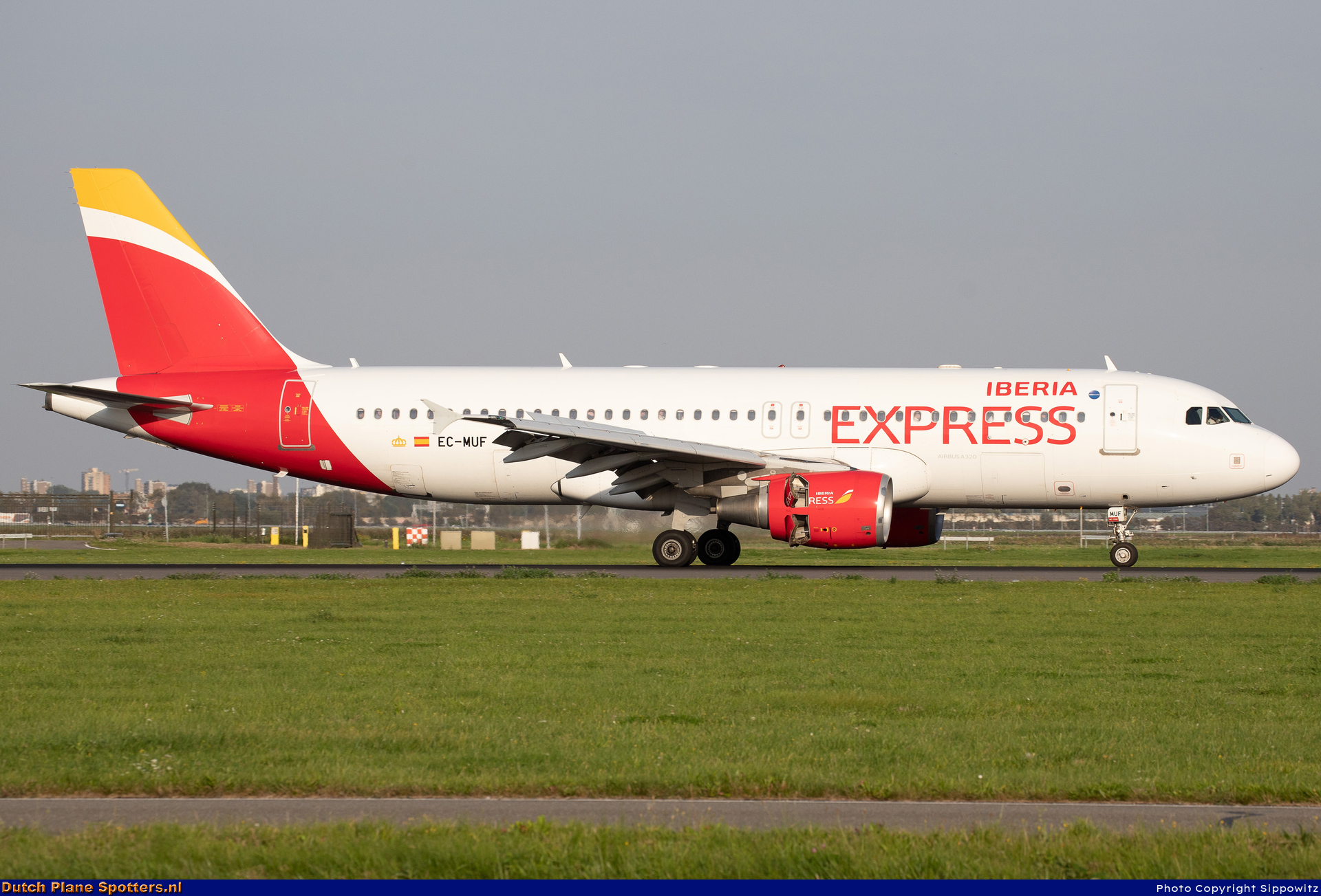 EC-MUF Airbus A320 Iberia Express by Sippowitz