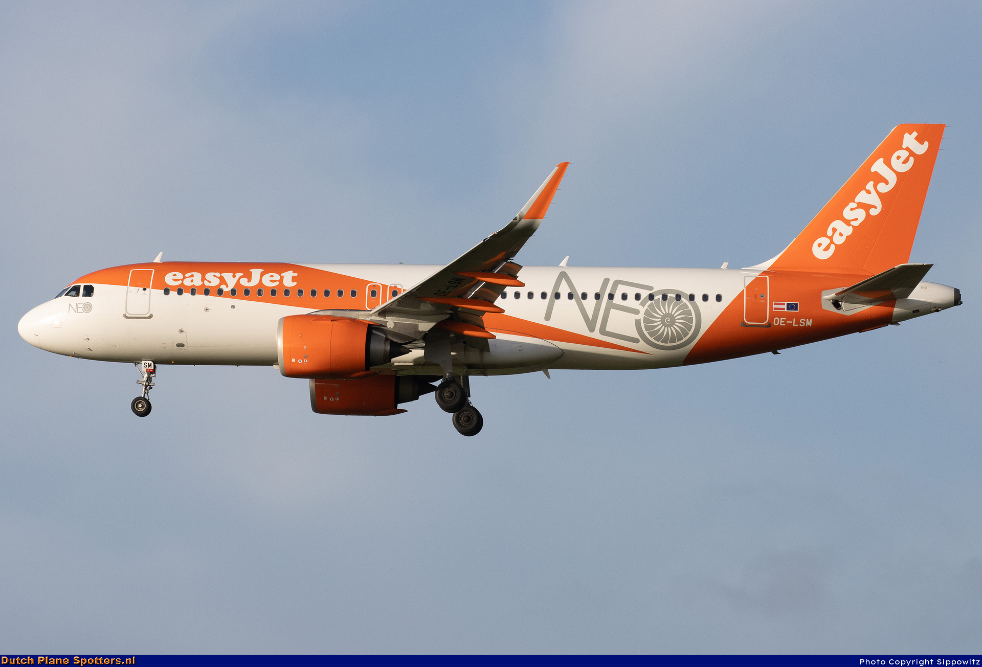 OE-LSM Airbus A320neo easyJet Europe by Sippowitz