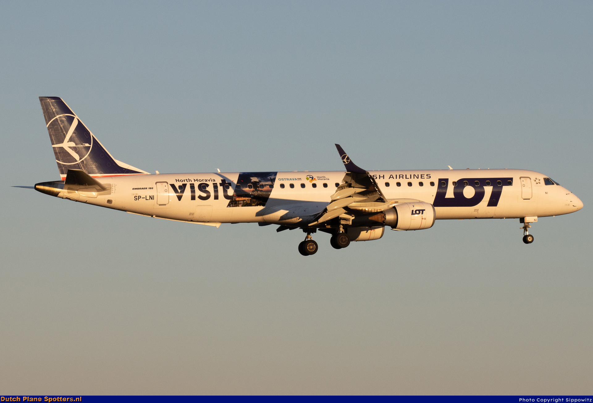 SP-LNI Embraer 195 LOT Polish Airlines by Sippowitz