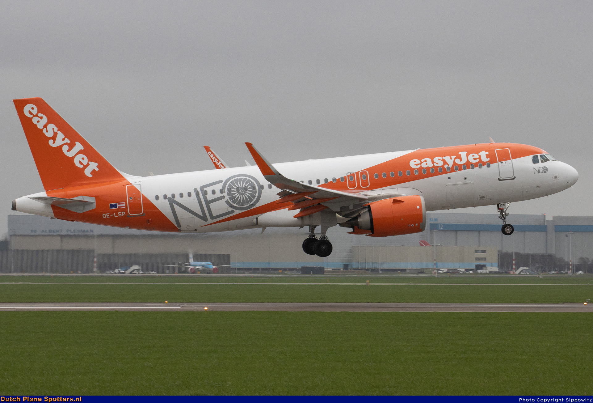 OE-LSP Airbus A320neo easyJet Europe by Sippowitz