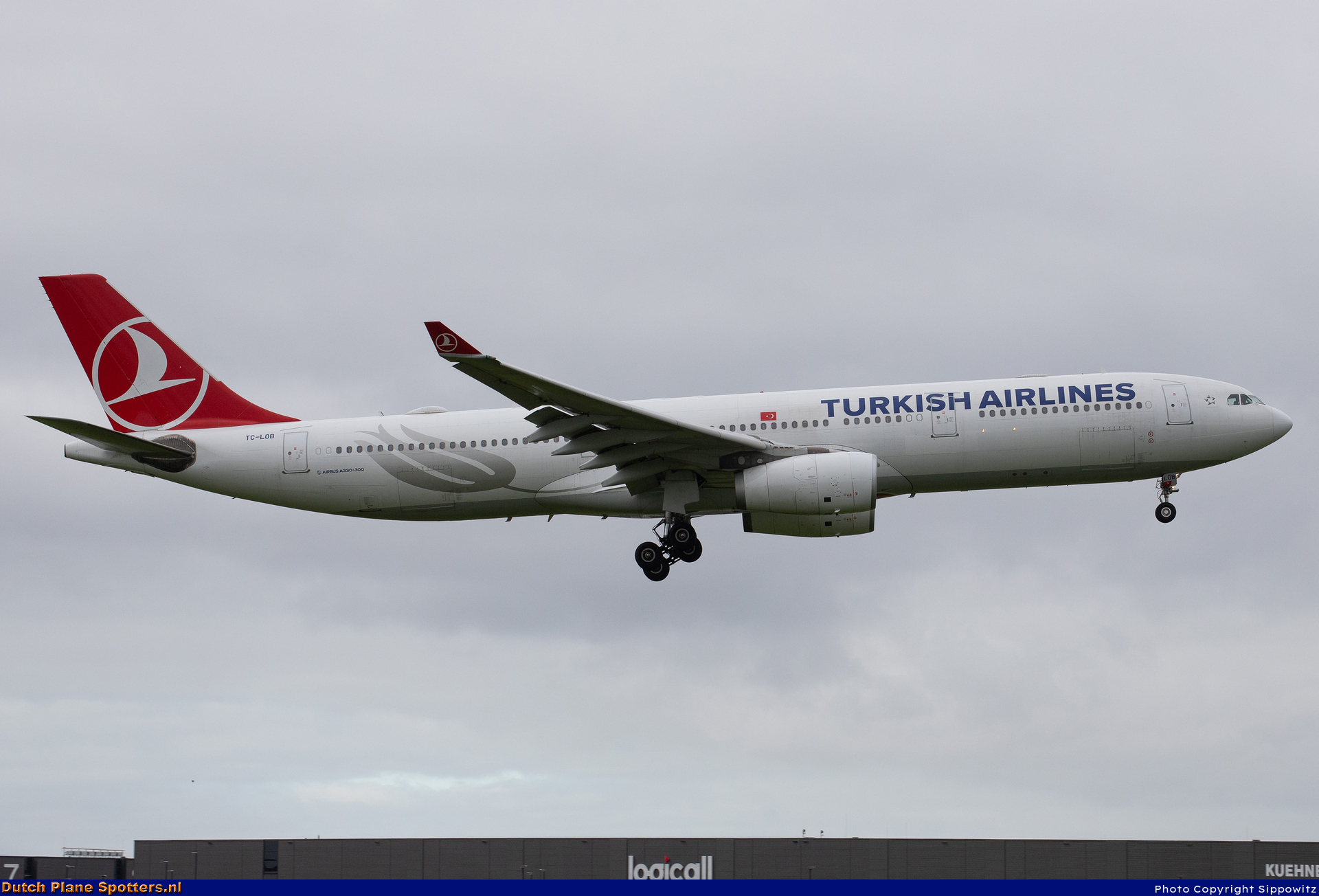 TC-LOB Airbus A330-300 Turkish Airlines by Sippowitz
