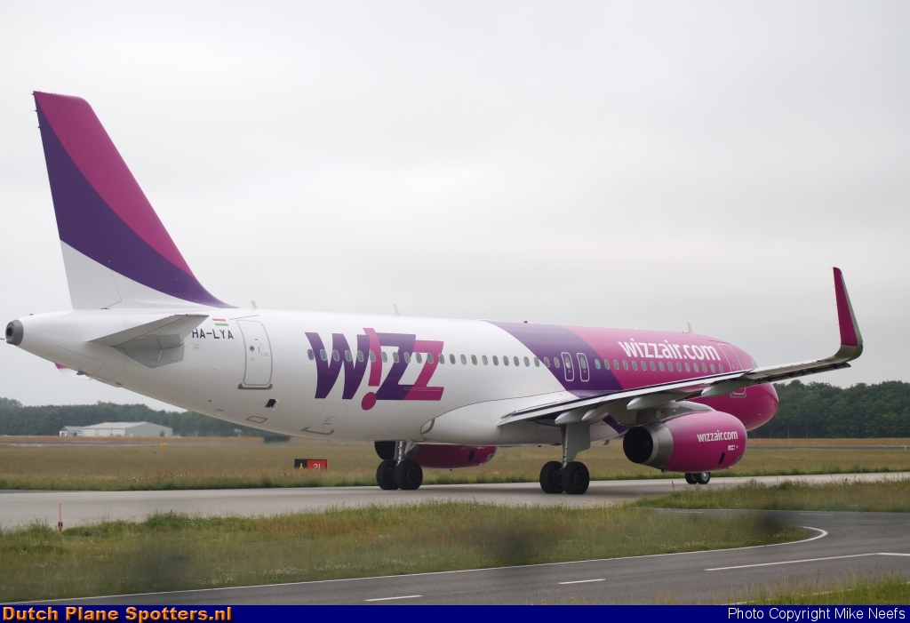 HA-LYA Airbus A320 Wizz Air by Mike Neefs