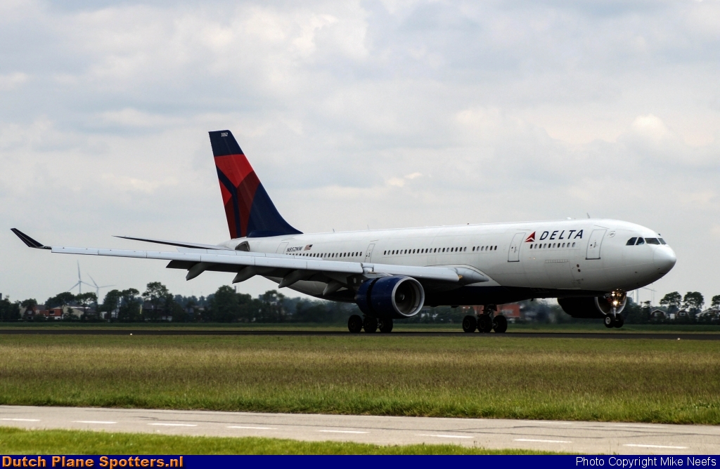 N852NW Airbus A330-200 Delta Airlines by Mike Neefs