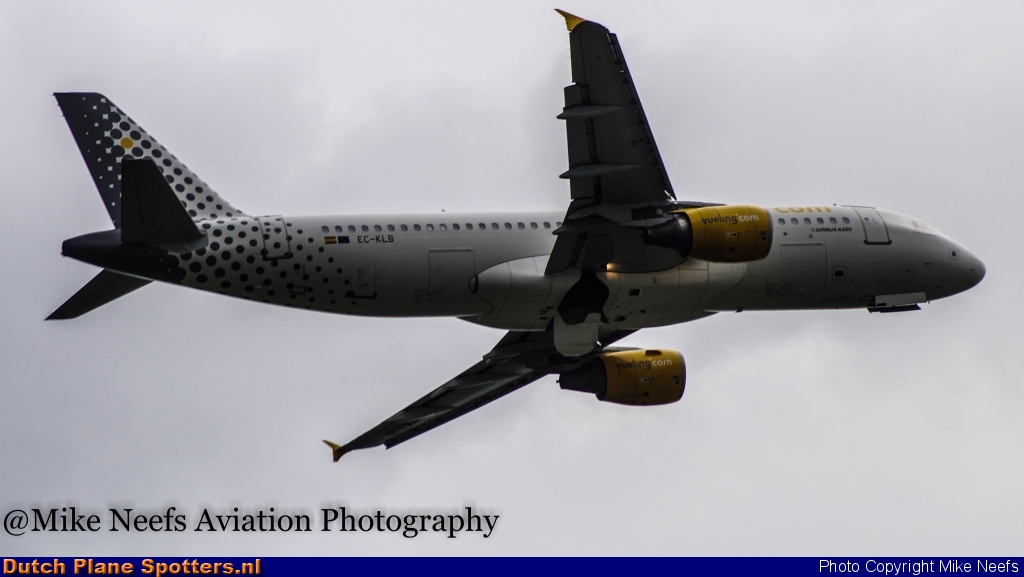 EC-KLB Airbus A320 Vueling.com by Mike Neefs