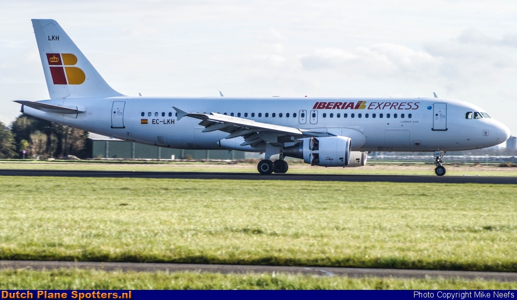 EC-LKH Airbus A320 Iberia Express by Mike Neefs