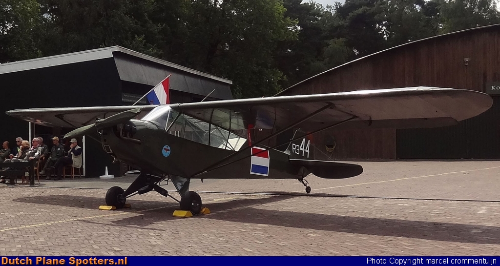 PH-LIK Piper J-3 Cub Private by marcel crommentuijn